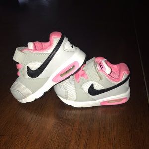 Toddler Nike Airmax size 5
